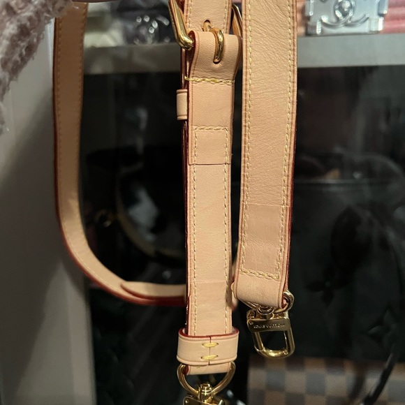 Louis Vuitton Turrene MM - Picture 11 of 16